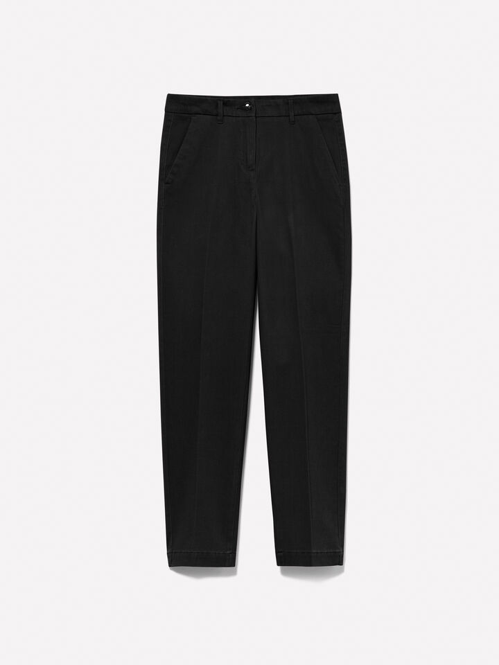 Pantalon chino noir de type cigarette - null - Noir | Sisley image number 6